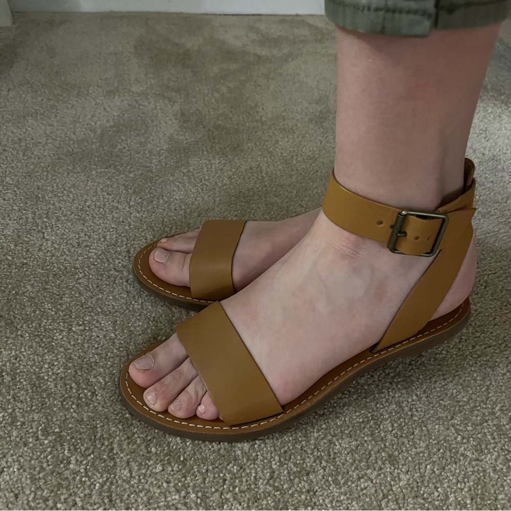 Madewell Tan cognac minimalistic leather sandal go with everything